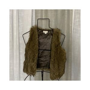 cute brown vest 🤎